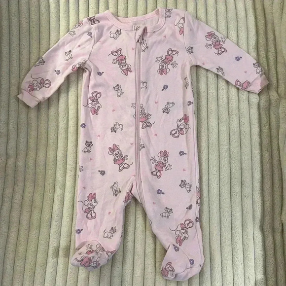 Disney - Minnie Mouse -  long sleeve newborn footed sleeper/one piece. Sz 0-3 mo - Picture 1 of 3